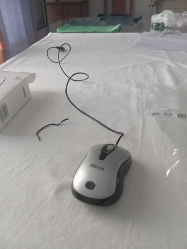 Ratón Trust USB con Cable Plata y Negro