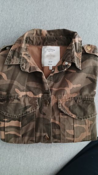 Camisa Bershka camuflaje M