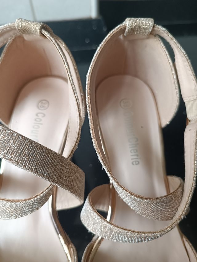 Zapatos de tacón dorados talla 38