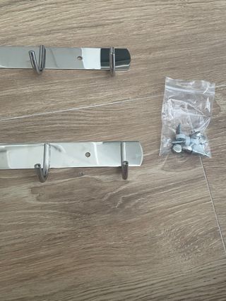 Perchero de pared metálico con 5 ganchos
