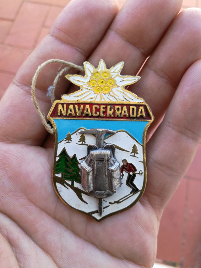 Placa Broche Navacerrada Madrid Nieve Montaña