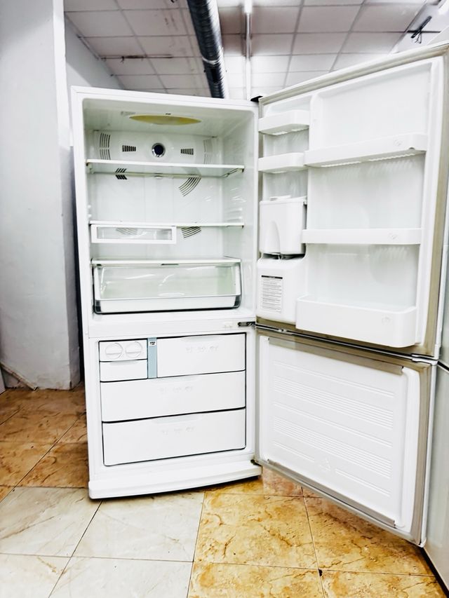 Nevera Samsung con despensador  Blanca