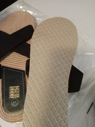 Sandalias Beige y Negras Talla 40 /41