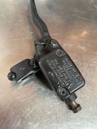 Bomba Freno Izquierda Piaggio X9 2003