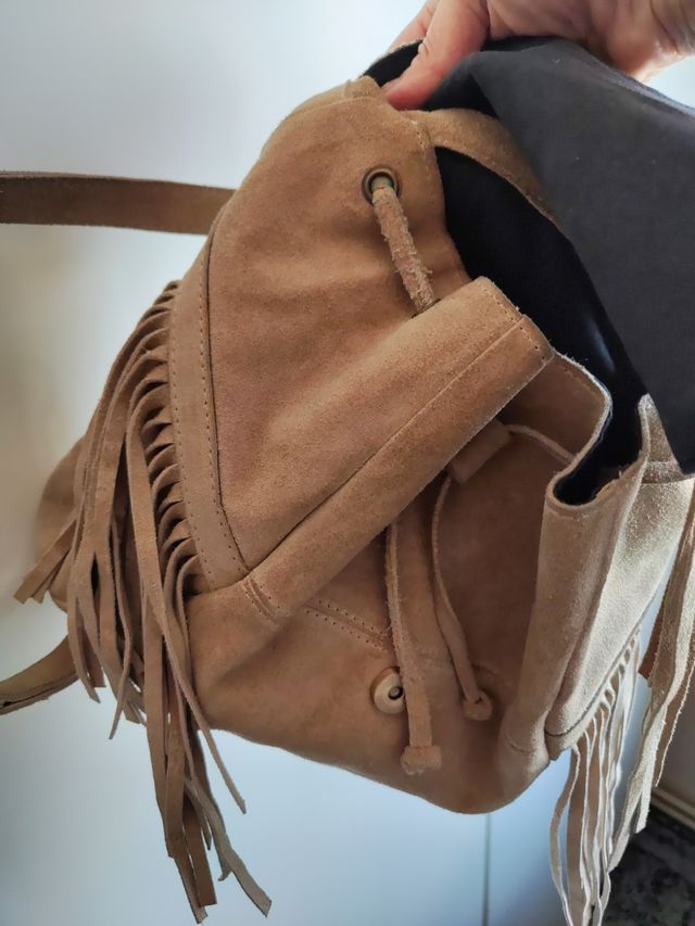 Mochila de ante beige con flecos