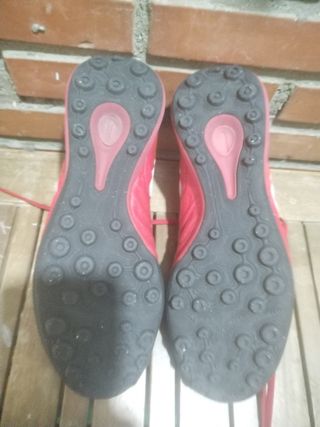 Botas de fútbol Nike Rojas. En buen estado.