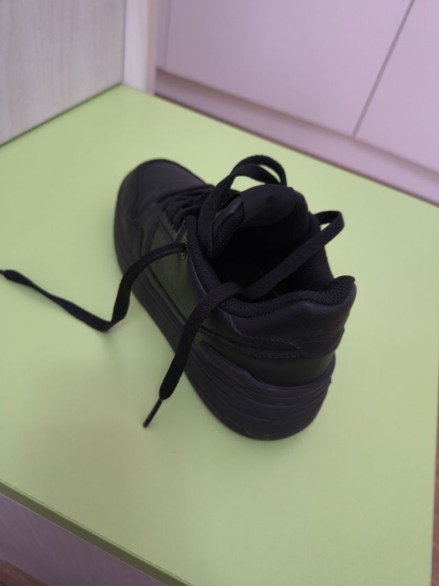 scarpa bambino di colore nero