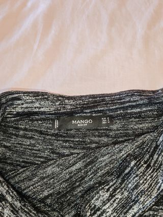 Falda gris y negra por la rodilla, de mango