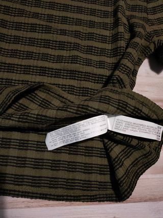 Zara a estrenar camiseta caqui y negra