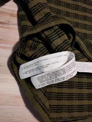 Zara a estrenar camiseta caqui y negra