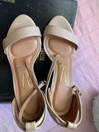 Zapatos de tacón Vizzano beige