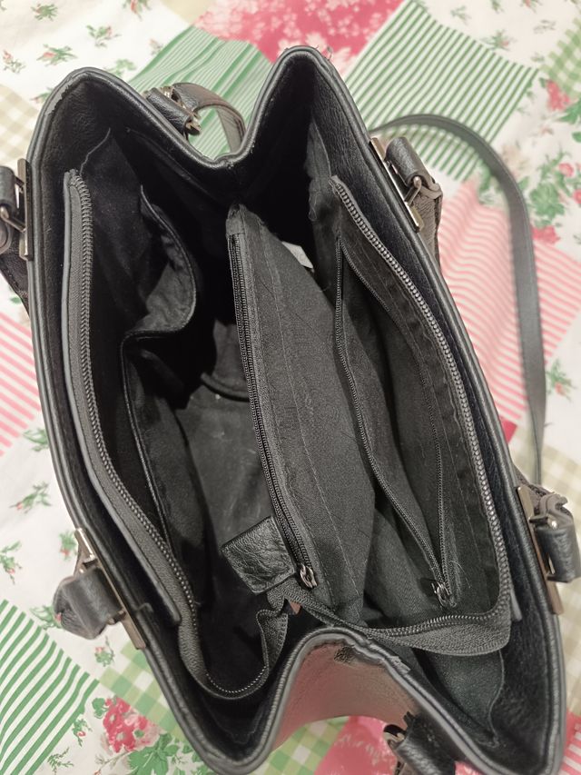 Bolso Negro con Tachuelas y Piedras