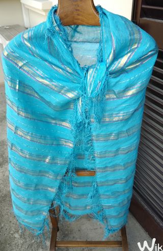 Pashmina Azzurra Maxi con Righe e Frange