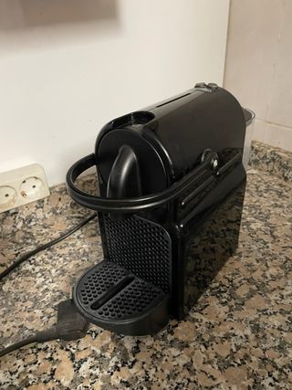 Cafetera Nespresso Delonghi Inissia Negra