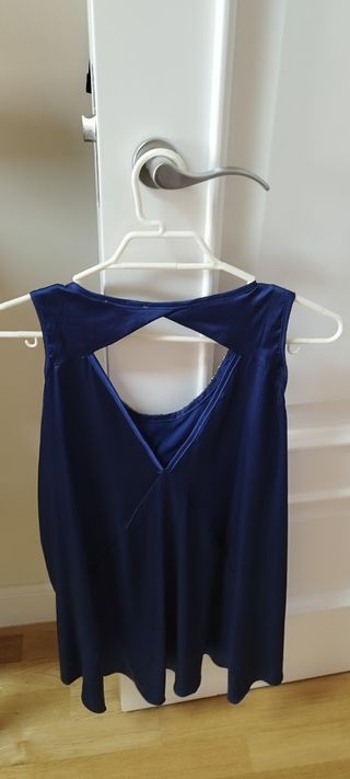 Camiseta azul con pedrería