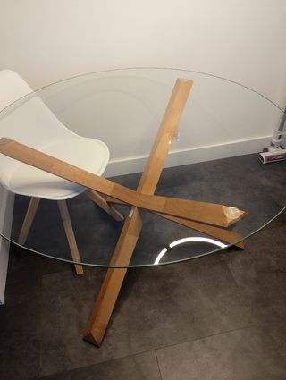 Mesa redonda cristal y 4 sillas madera
