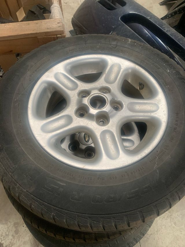 Llanta Land Rover 195/80 R15