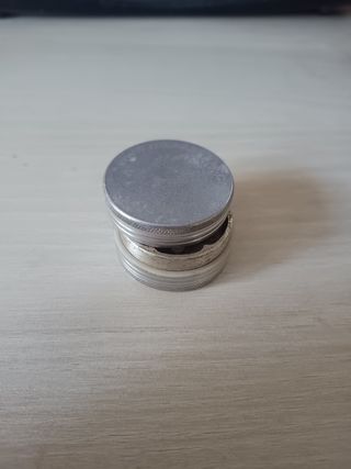 Molino de hierbas de aluminio. Imantado.