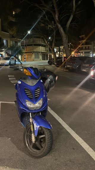 Yamaha TZR 49cc 2008- 950€ Yamaha aerox 2003-750 €