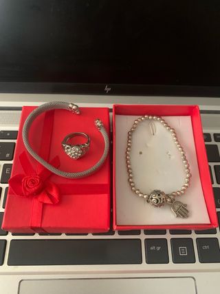 Conjunto de 2 pulseras y anillo 