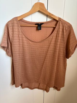 Camiseta H&M marrón con aberturas Talla M
