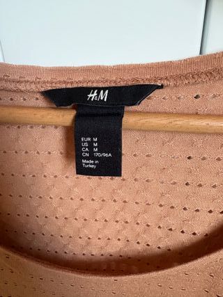 Camiseta H&M marrón con aberturas Talla M