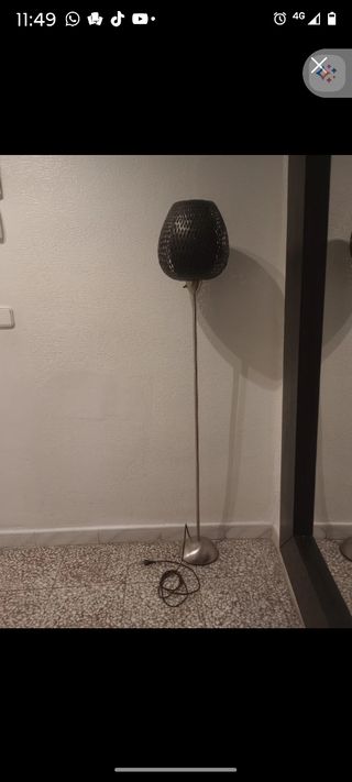Lámpara de pie Ikea negra