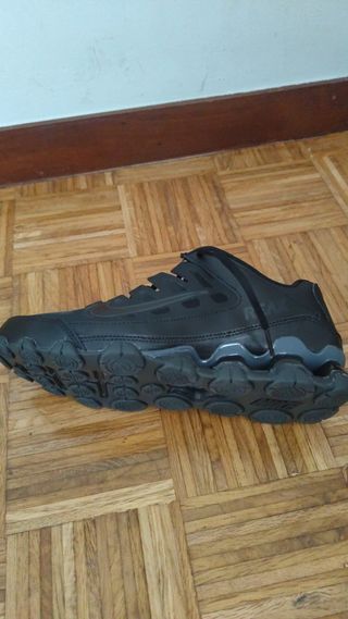 Tenis Nike Reax 8 TR Mesh Negro