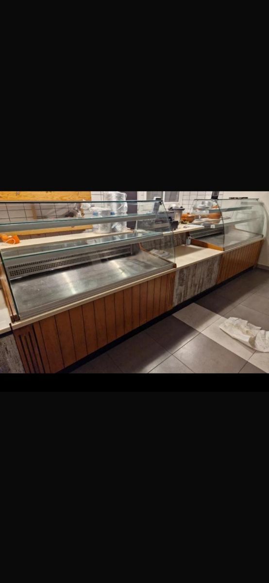 Vetrina in legno e vetro