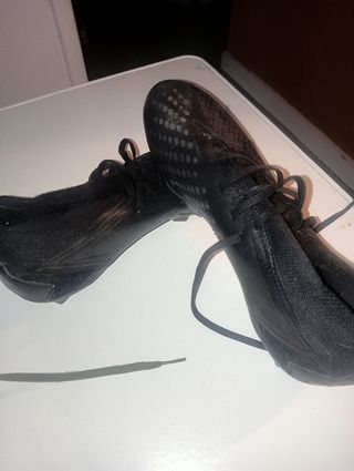 Botas de fútbol negras talla 43/44