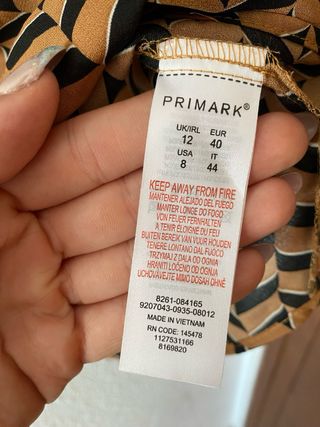 Camisa marrón con estampado geométrico