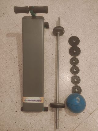 Banco de musculación, pesas y balón