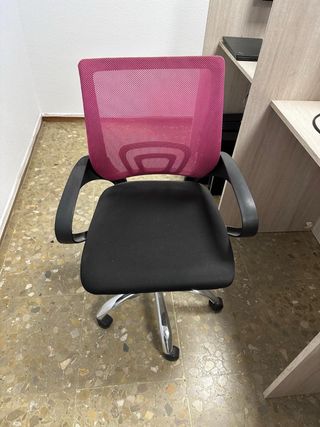 Silla de oficina ergonómica rosa y negra