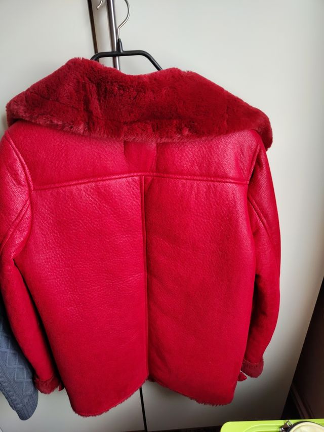 Chaqueta Bershka efecto ante roja Talla M