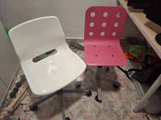Sillas de escritorio, blancas y rosas