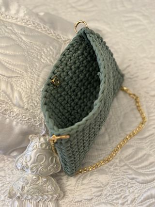 borsetta pochette a busta con catenella a spalla