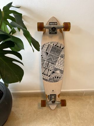 Skate Globe Longboard con Diseño Tribal