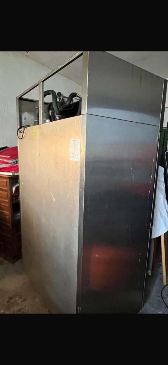 Grande frigorifero a 4 porte