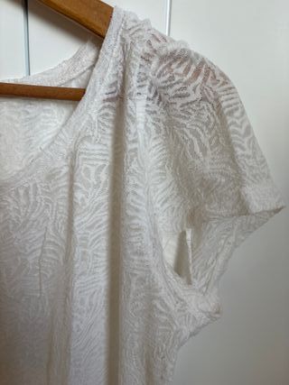 Blusa Stradivarius floral blanca talla L