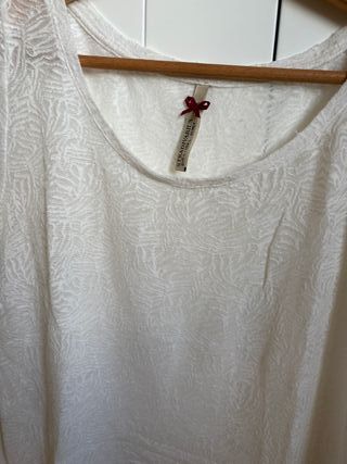 Blusa Stradivarius floral blanca talla L