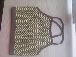 Top marrón y amarillo