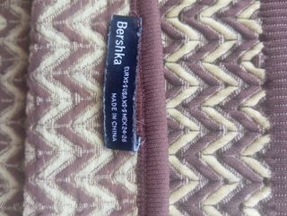 Top marrón y amarillo