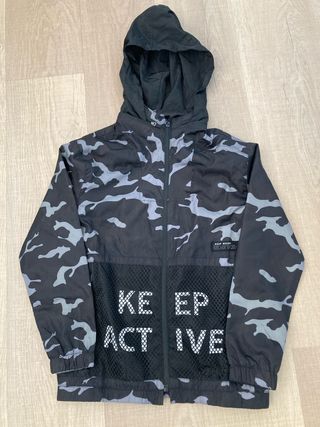 Chubasquero Zara Camuflaje Niño Talla 10
