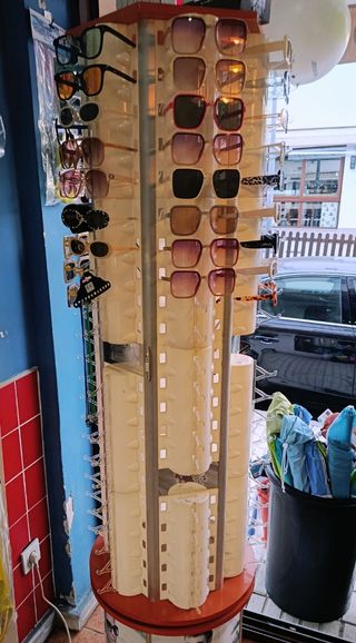 Expositor giratorio para gafas de sol