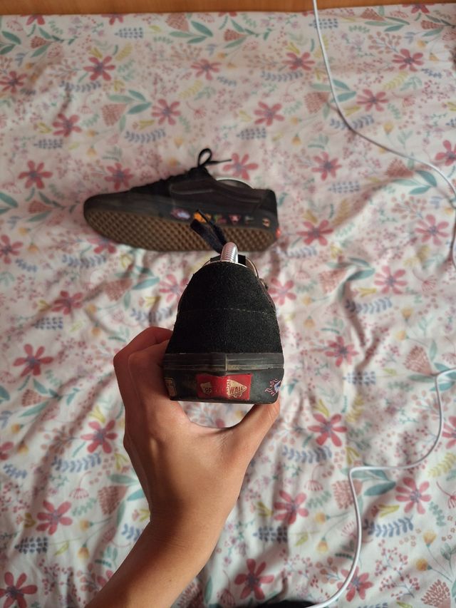 Vans Negras con detalles