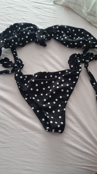 Bikini lunares negro y blanco