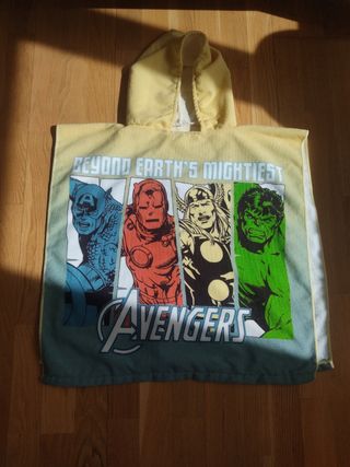 Capa de baño y playa Avengers