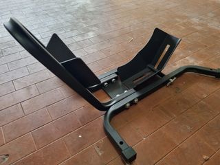 Cavalletto blocca ruota anteriore moto