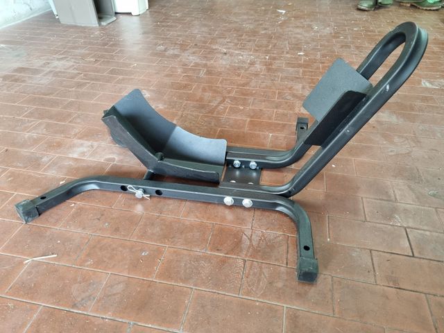 Cavalletto blocca ruota anteriore moto