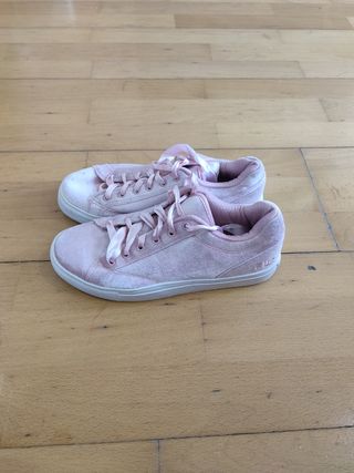 Zapatillas Fila rosas de terciopelo